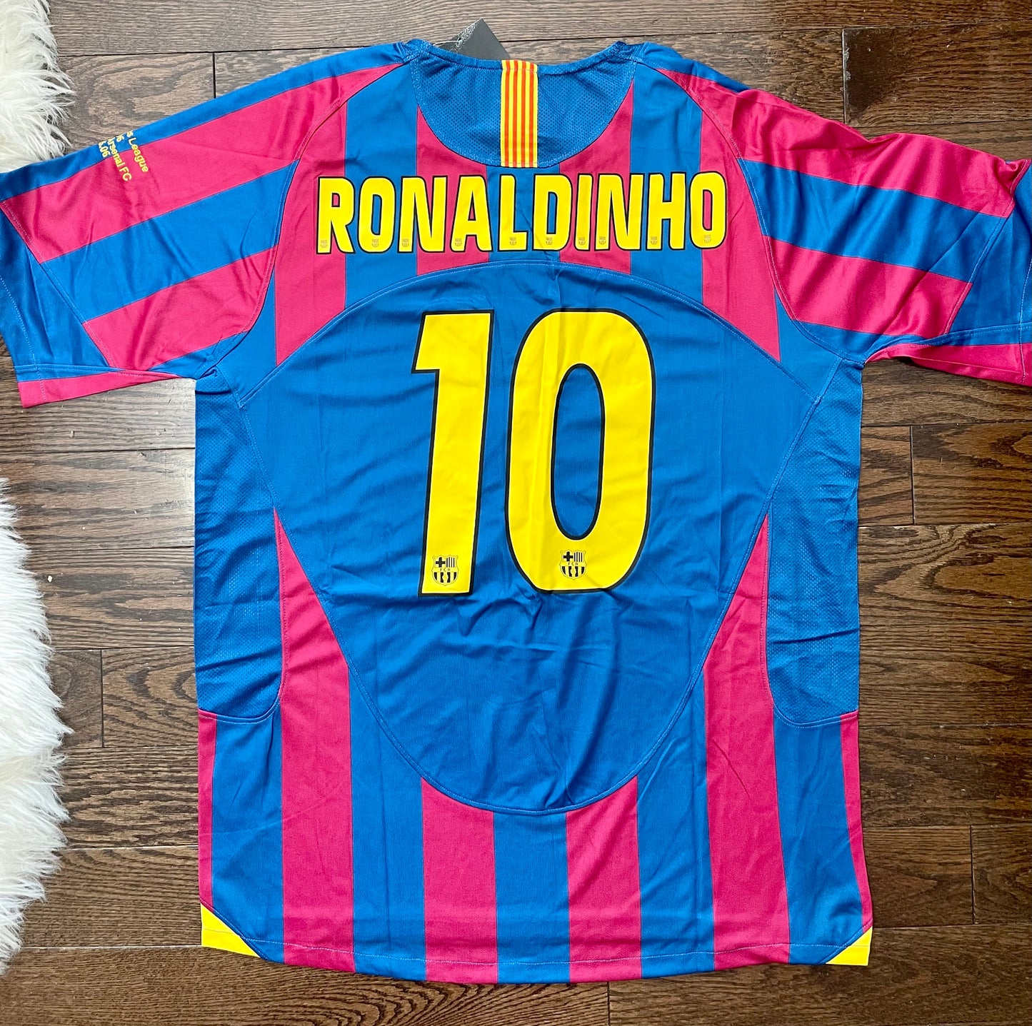 Ronaldinho Barcelona Retro Home Soccer Jersey