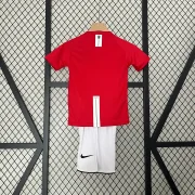 Manchester United Kids UCL Final Soccer Jersey with Shorts 2008 - Image 2